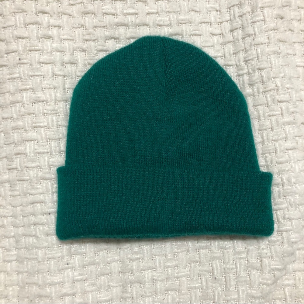 URBAN OUTFITTERS BEANIE✨